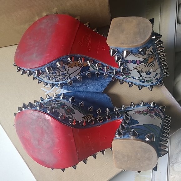 Christian Louboutin - Picture 5 of 9